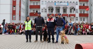 Kayseri’de Jandarmadan, okulda Hayvanları Koruma Günü ve trafik eğitimi