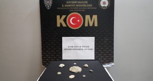 Kayseri Emniyet KOM ekipleri 10 milyon yıllık 8 parça tarihi eser ele geçirdi.