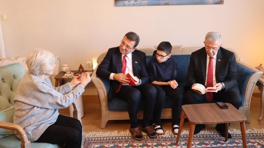 Mansur Yavaş ve Ekrem İmamoğlu’ndan Gönül Özdağ’a ziyaret, “Mehmetçik Katillerine Af Yok” ve “Ümit Özdağ’a Özgürlük” mitingi