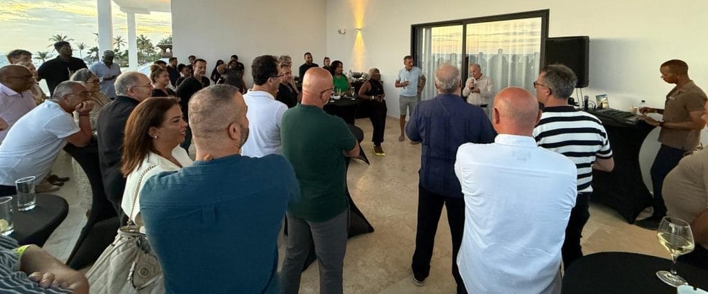 DÜNYADA GÖRÜLMEMİŞ BİR GİRİŞİM: HOLLANDA’DAKİ TÜRK İŞ ADAMLARI, KARAYİPLERİN İNCİSİ CURAÇAO’YA ÇIKARMA YAPTI.