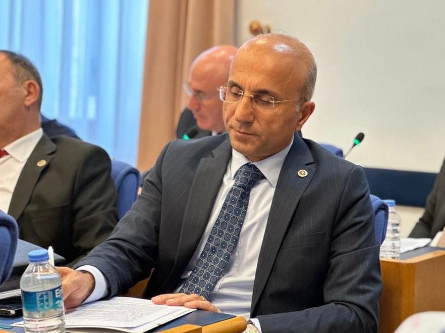 CHP’Lİ AŞKIN GENÇ’TEN PESTİSİT ALARMI: “TARIMDA KİMYASAL ZEHİR KULLANIMI YÜZDE 40 ARTTI” 