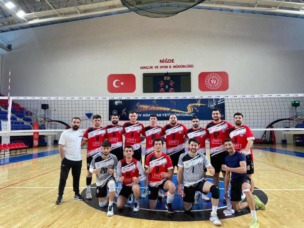 Kayseri voleybol erkek takımı Türkiye voleybol federasyonu erkekler 2. ligine yükseldi