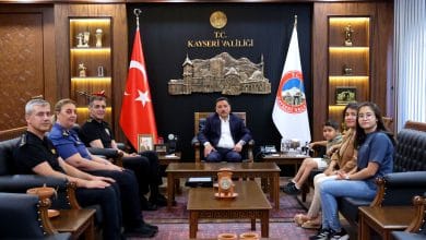 Vali Çiçek’ten, Şehit polisin eşine ‘Şehadet belgesi’ ve mahalle ziyareti