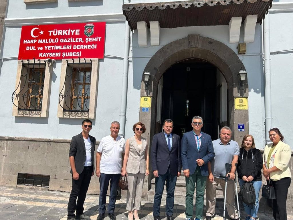 ADD Kayseri Şube yönetimi ilk resmi ziyaretini Şehit yakınları ve Gaziler Derneğine yaptı