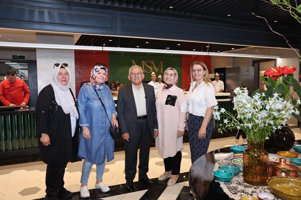Altyapı Çalışmalarına Yerinde İnceleme, Büyükkılıç’a “Yol” Teşekkürü, Sosyal Medya Fenomenleri ile Mutfak Sanatları Merkezi Atölyelerini Tanıttı