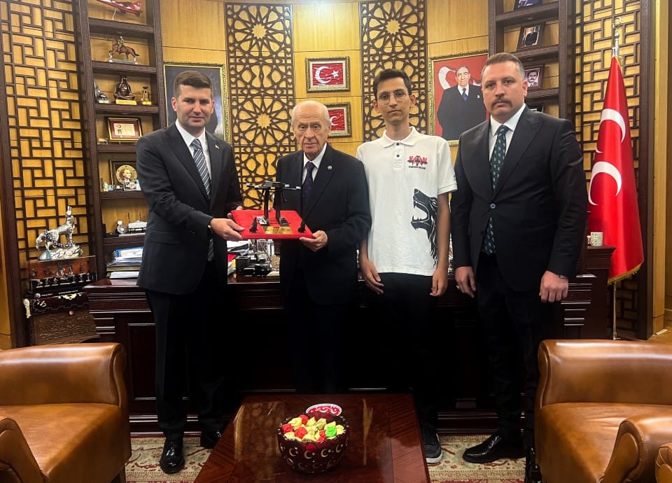 TÜRKHAN İHA, MHP Lideri Devlet Bahçeli’ye Takdim Edildi