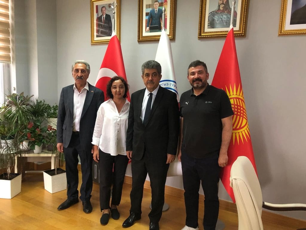 TÜRK DÜNYASI GAZETECİLER FEDERASYONU İLE KIRGIZİSTAN GAZETECİLER BİRLİĞİ ARASINDA İŞBİRLİĞİ PROTOKOLÜ İMZALANDI
