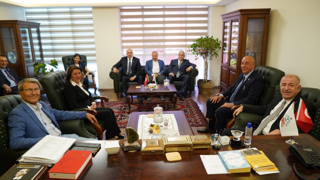 Halaçoğlu’nu ziyaret eden Zafer Partisi: Yangınlarla yakılamayan zeytinlikler bu kez kazmaların hedefinde ve Sazlıbosna’daki yeni imar planına itiraz