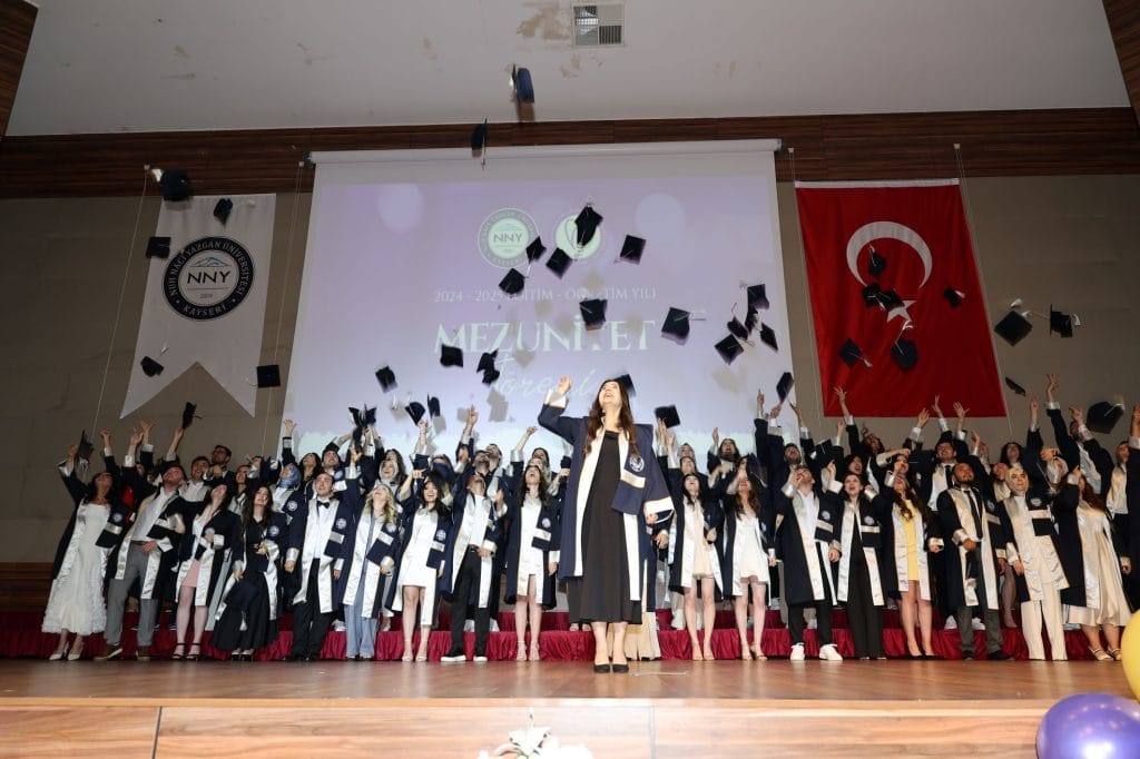 NNYÜ DİŞ HEKİMLİĞİ FAKÜLTESİ İLK MEZUNLARINI VERDİ
