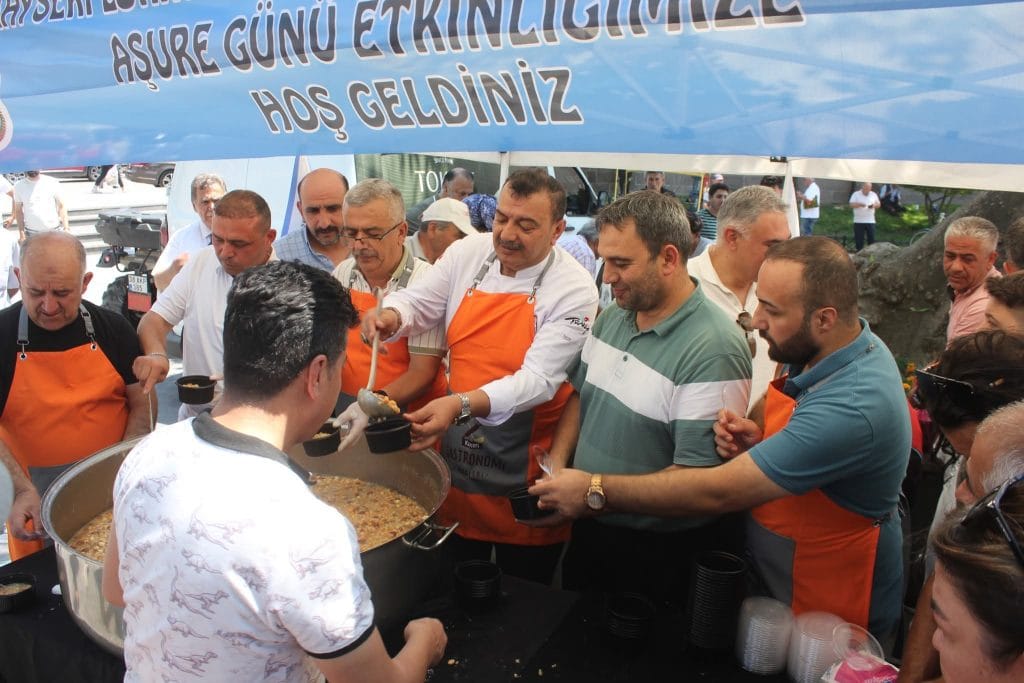 KAYSERİ LOKANTACILAR ODASINDAN VATANDAŞA AŞUREDE İZDİHAM