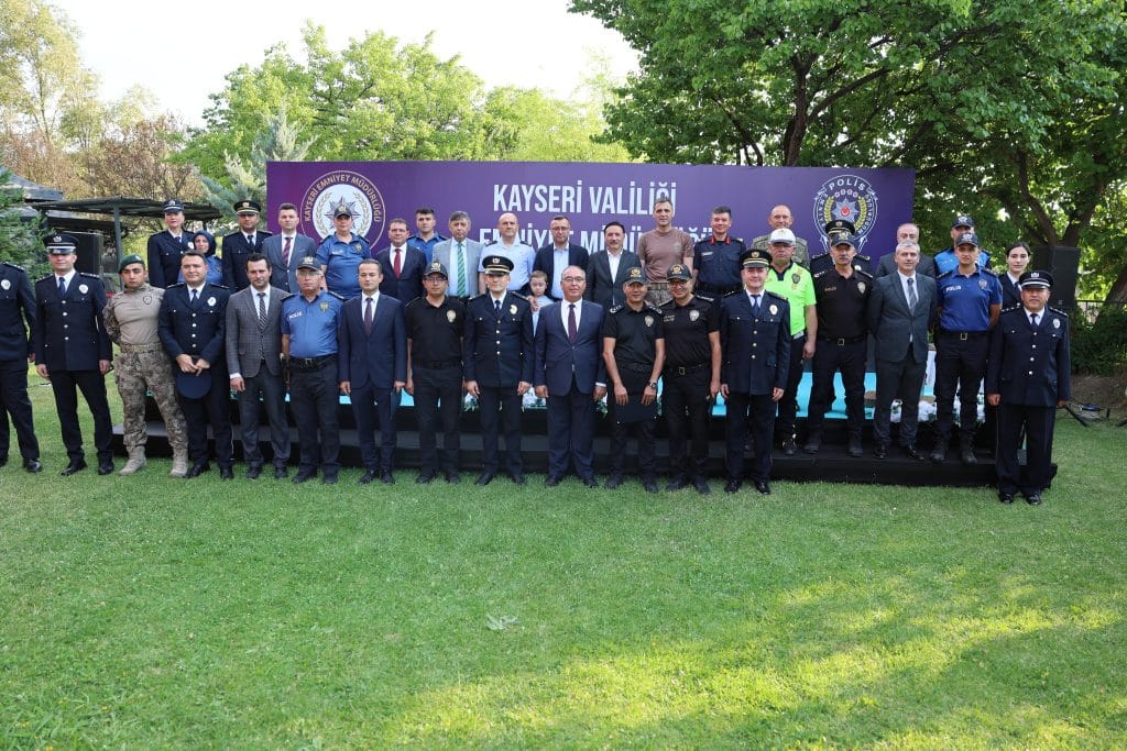Vali Çicek, Rütbe Terfi ve Ödül Töreni’ne Katıldı