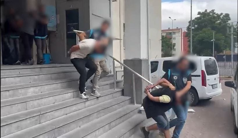 Üç Cinayet, Yüksek sesle müzik çalma ve drift cezası, ölümlü kaza, makaron operasyonu, Kuyumcudan altın çalan kadın ile Fetöden hükümlü bir kişi  yakalandı, Jandarmada Ağustos ayı, Emniyet Asayiş, TEM, KOM, Narkotik’te geçen hafta böyle geçti