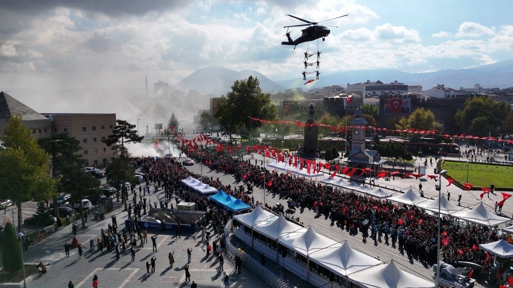 Türkiye Cumhuriyeti’nin 102’nci kuruluş yıldönümü böyle kutlandı
