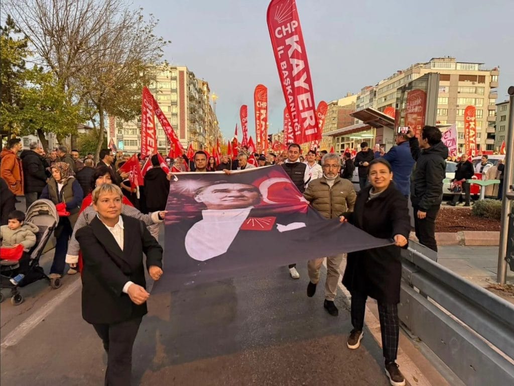CHP ve AK Parti arasında ‘Flama’ gerginliği