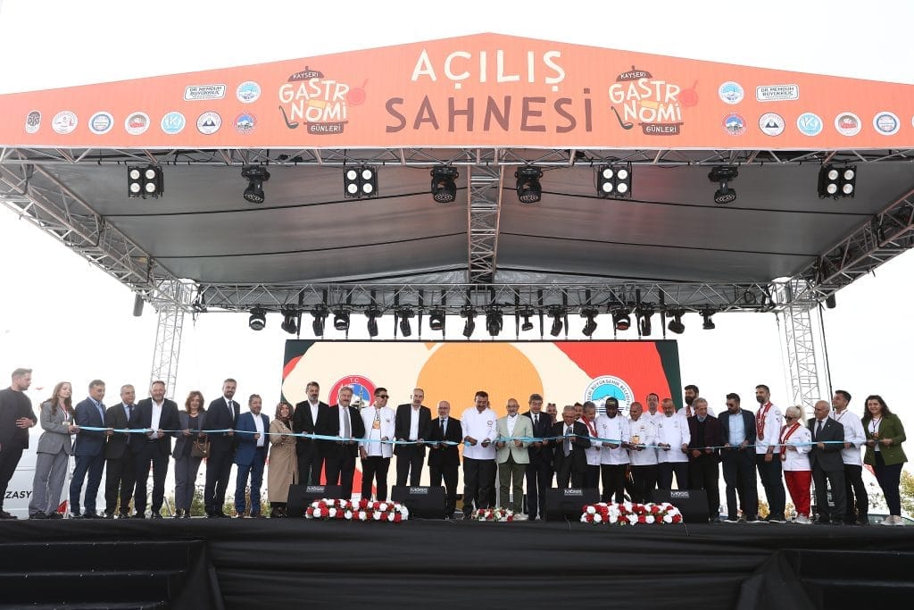 Kayseri Gastronomi Günleri, BMX Parkuru ve Bisiklet Eğitim Alanı, İşçi Servislerine Denetim, Tomarza’ya asfalt, Muhtar Bilgi Sistemi, modern balon tenis kortları, Sarımsaklı Barajı Mesire Alanı, Pınarbaşı ve Talas’a yatırım,