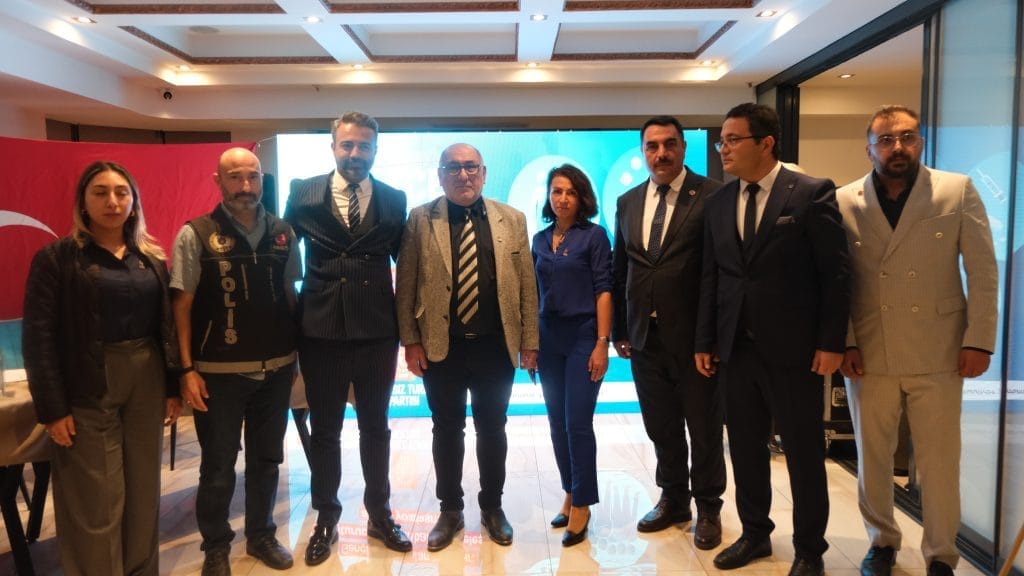 BTP’nin Gündeminde Gençleri Tehdit Eden Tehlikeler: Uyuşturucu, Sanal Kumar ve Çeteler Konferansı Düzenlendi