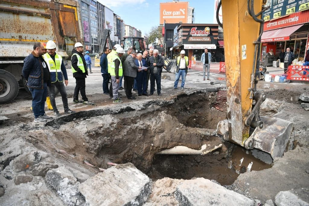 ERÜ’ye ziyaret, Altyapı Deplase Çalışmaları, “Bi’ Dünya Sanat” Sergisi Açıldı, “Yatırım ve Hizmet” Dolu Bir Söyleşi,