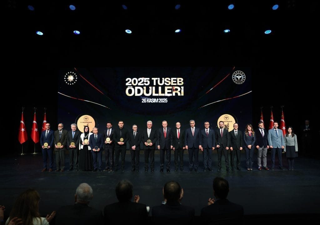 ERÜ’ye Erdoğan’dan Ödül, vefat eden Öğretim Üyesine tören, Başarılı Projeye İmza Atan KAYÜ Teknik Bilimler MYO Öğrencileri, Global Liderlik Akademisi, Anadolu Grubu “Bi-Fikir”, Etki Odaklı Sohbetler, 2025 Anma Ödülleri,
