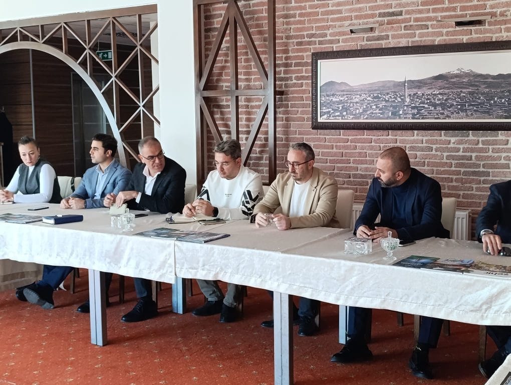 Erciyes’te Sezon Öncesi Değerlendirme, Fen Bilgisi Öğretmen Adaylarına Eğitim, Sıcak asfalt, Meclis toplantısı, yeni bağlantı yolu, butik cami,