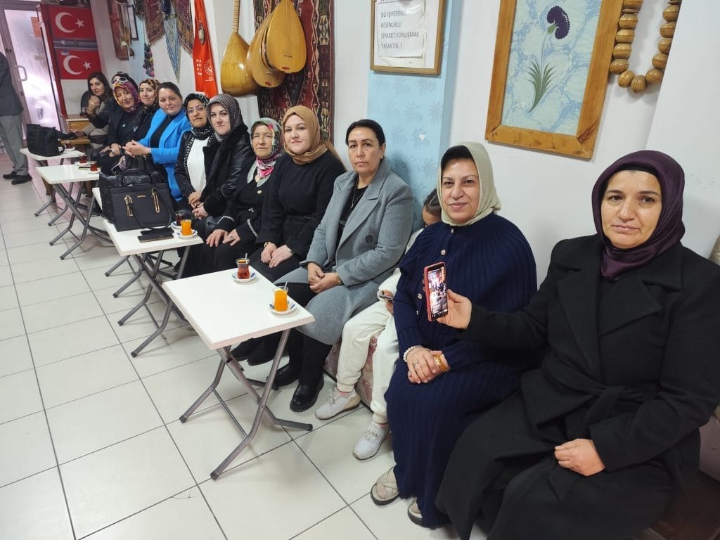Kayseri Kahveciler Odasının ilk kadın adayına, kadın muhtarlardan tam destek ziyareti