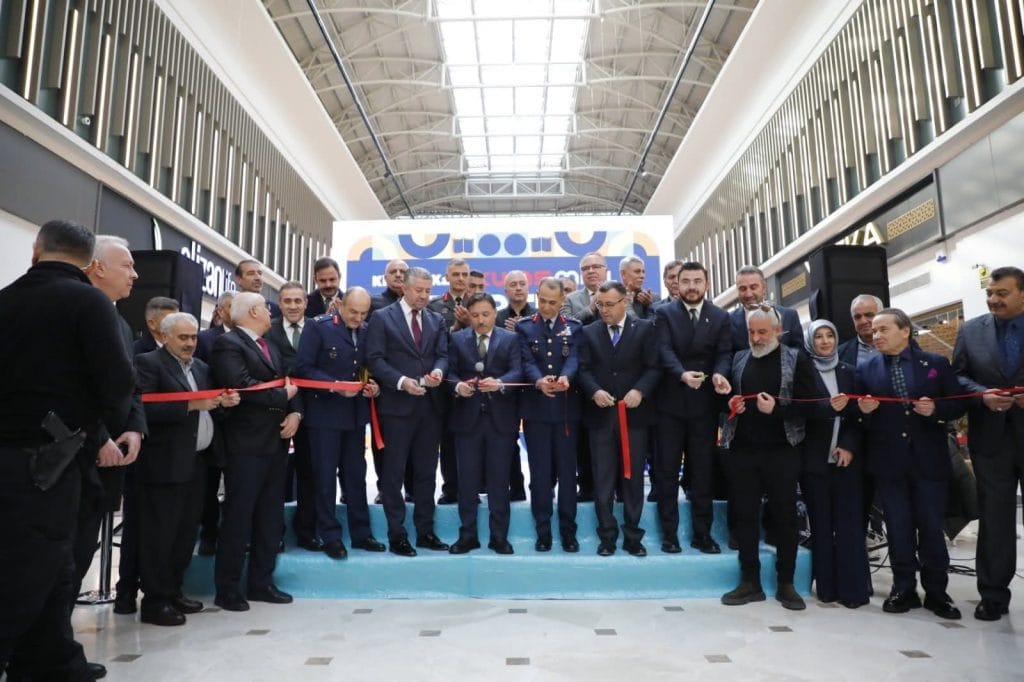 KİTABIN KALBİ KUMSMALL KİTAP FUARINDA ATIYOR