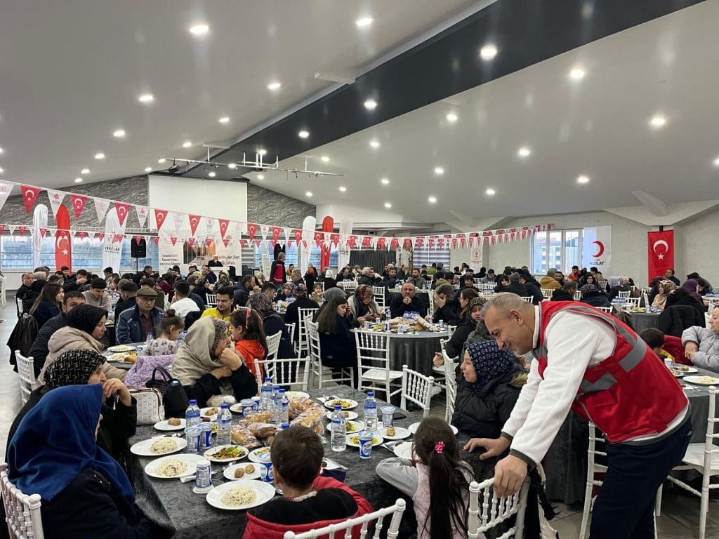 Ramazan’ın Bereketi Vakıf Sofralarında Yaşatılıyor