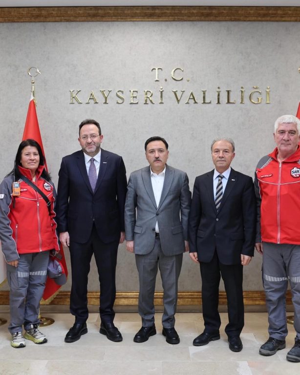 TÜRK KIZILAY KAYSERİ – MÜSİAD SAR ARAMA KURTARMA EKİBİNDEN VALİ GÖKMEN ÇİÇEK’E ZİYARET