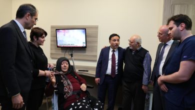 Vali Çiçek: Hastanede önce Şehit annesini, sonra hasta ve yakınlarını, iki mahallede esnafı ziyaret etti