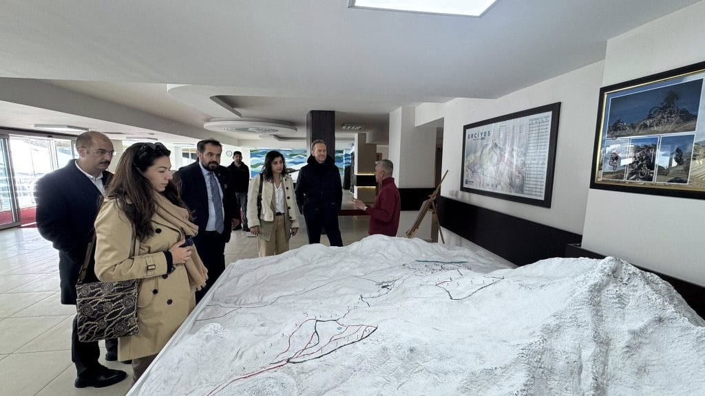 Çocukların Güvenliği İçin Bilgilendirme, Talas çiçek şenliği, Disiplin Süreçlerine “Eğitim” Hamlesi, Alev Alatlı, Ankara temasları, Sen yaparsın, ihale, tarım uygulaması, Yaşları küçük ama, Belçika heyeti Erciyes’te, Anbar’da dönüşüm, Stad yenileme, Gülük’te çalışma, Eğitim altyapısı,