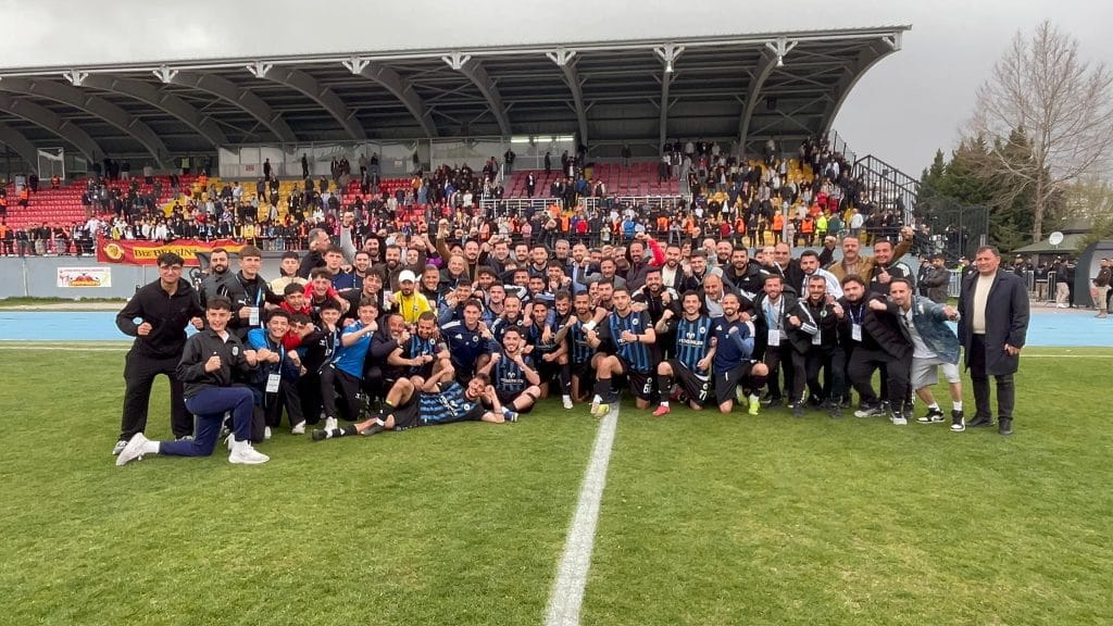 Erciyes38 FK rakibini 3-2 yenerek play off biletini aldı