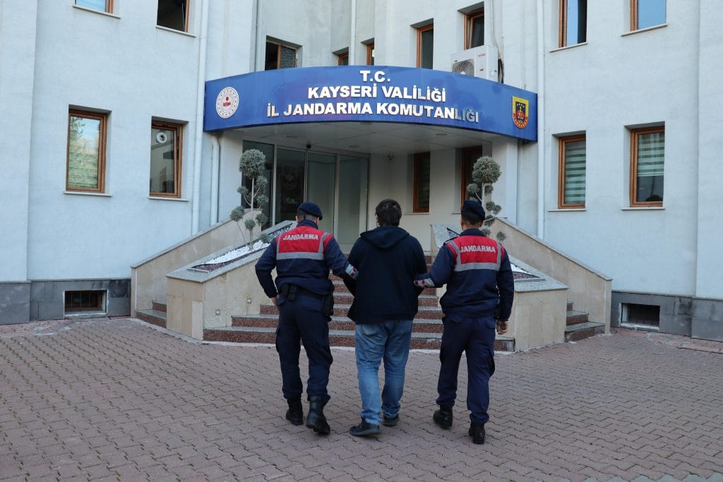 Kayseri’de DEAŞ operasyonu, 4 hırsız ile hırsızlıktan hükümlü yakalandı, Emniyette Mart ayı ve son bir hafta böyle geçti
