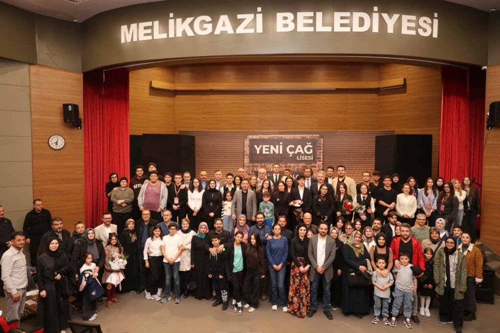 Talas’ta kura, yeni park ve otoparklar, Mektep Melikgazi tiyatro, Kocasinan sosyal tesis ve geniş yollar