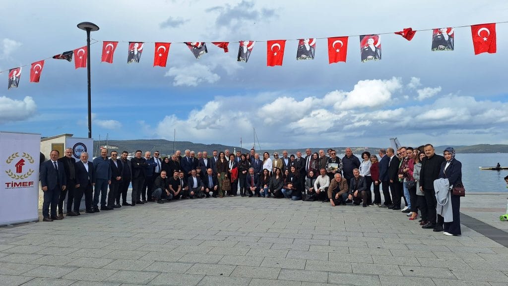 Eğilmez başın gibi…