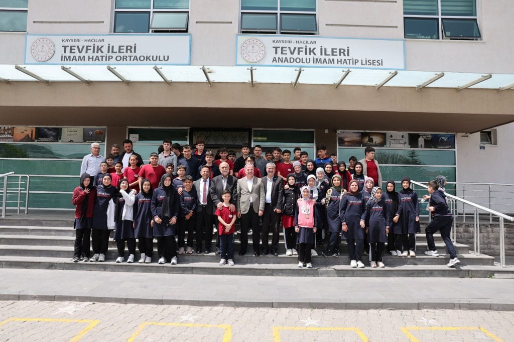 Melikgazi’de İki yeni okul açılışı, Talas’ta Menekşe Siteleri Kentsel Dönüşüm Projesi, Kocasinan Belediyespor Down Sendromlu Futbol Takımı şampiyon oldu, Gazze’ye umut tırları, Domates fide dağıtımı, Sahabiye yatırım, Ortaseki ormanları, Sanat Melikgazi, uyum başarısı, Develi Hıdrellez coşkusu, Yahyalı temel atma, ÇEDES Yıl Sonu Şenliği, Erkilet okul, Hayırsever cami açılışı, Hacılar’da kariyer günü, Geleneksel Çocuk Oyunları Festivali