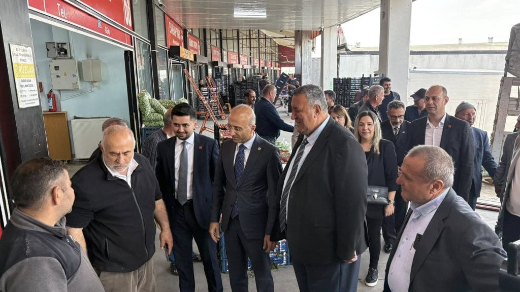 CHP’li Gürer ‘Serbest piyasa ekonomisi soygun ekonomisidir’ derken Genç “Kayserispor daha güçlü Süper lige çıkacak’ dedi