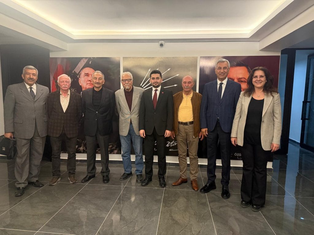 Önceki başkanlarla toplanan CHP Kayseri il başkanı Gözbaşı: Kirli ve karanlık odakların siyaseti dizayn etme çabasına izin vermeyeceğiz