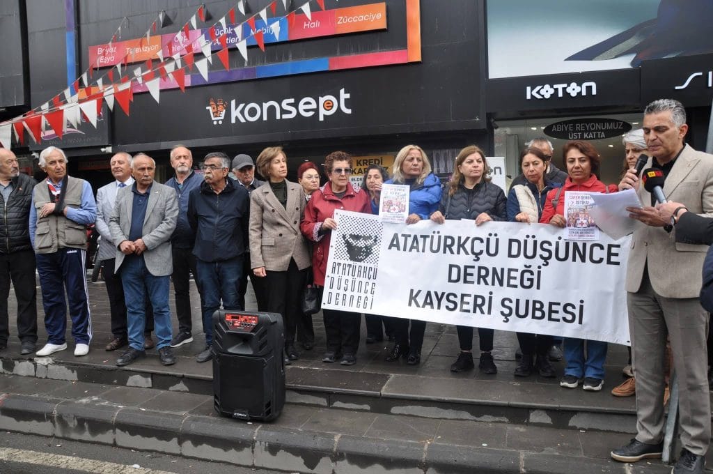 ADD, KİGDER, TKB, ÇYDD, EMEP, Eğitim Sen, Tüm Emekli sen ve Genç’ten Beydilli’ ye sert tepki:Türkiye Cumhuriyeti’nde hiç kimse kendisini yasaların, Cumhuriyetin ve halkın iradesinin üstünde göremez