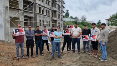 TOKİ şantiyesinde işçiler iki aylık ücretleri için eylemde: Halktan büyük destek