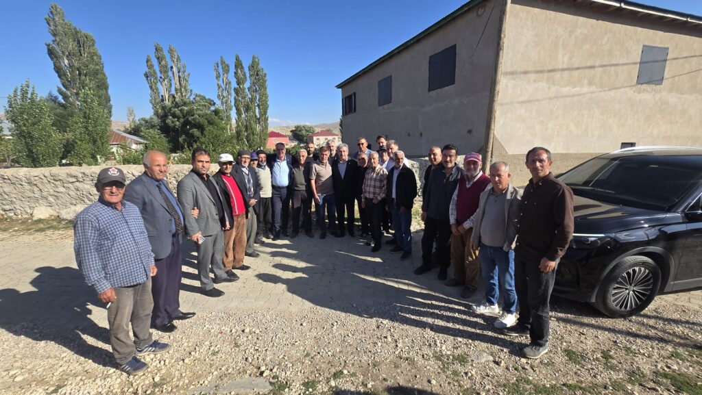 Özsoy hem müjde verdi hemde mahalle gezilerine devam etti