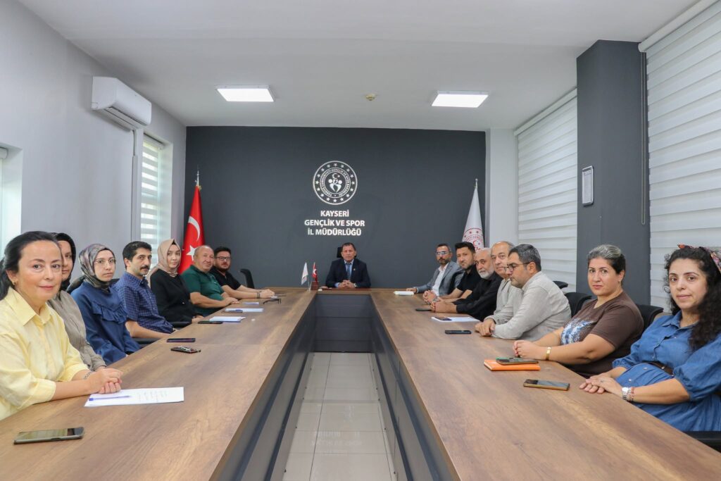 Kayseri GSİM’de toplantı, sporcuların başarısı