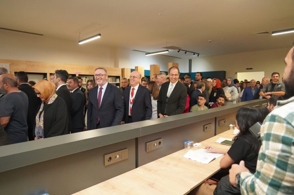 Kayseri Şehir Hastanesi Halk Kütüphanesi Açıldı