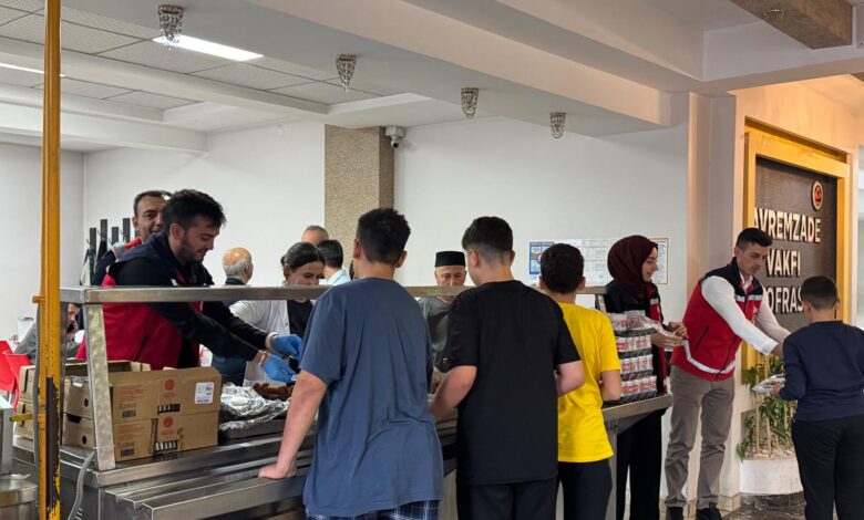 Hafızlık öğrencilerine asırlık vakıf geleneği ile güveç ikramı