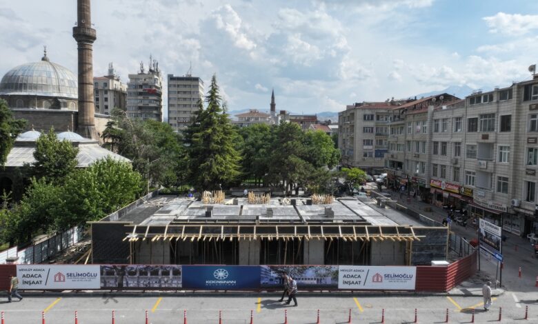 Tarihi camiye ek şadırvan