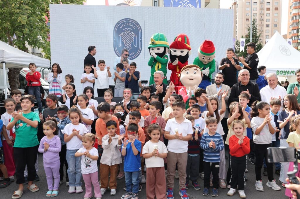 Teknofestte birinci olan Melikgazi’de Çocuk şenlikli araç tanıtımı