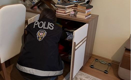 Emniyetten operasyon üstüne operasyon