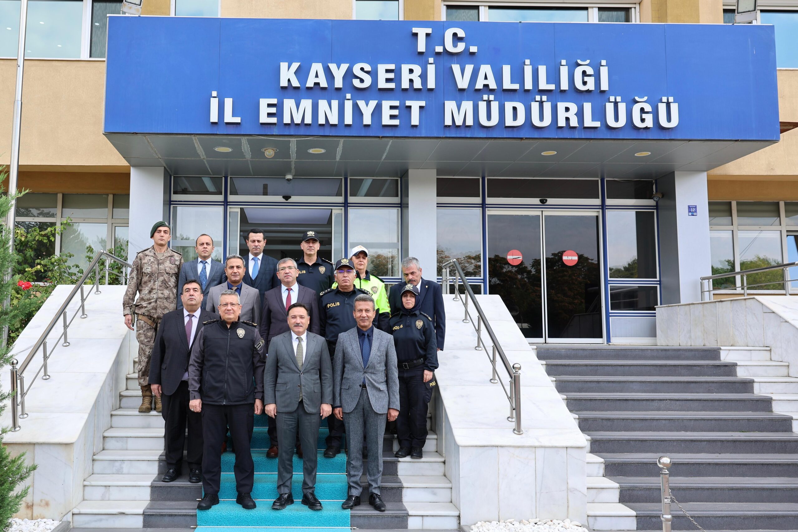 Vali Çiçek, Vatandaşları dinledi, Asirlik etkinliğe katıldı, Ergen’i ziyaret etti