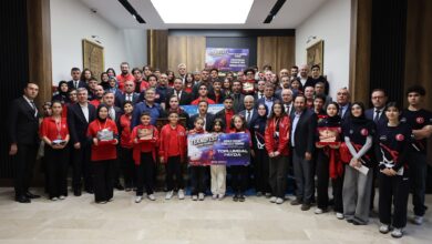 Vali Çiçek, Başarılı Öğrencileri ve Öğretmenlerini Kabul Etti