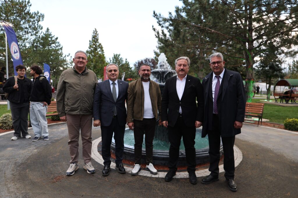 AGÜ Senatosundan Dünya Kamuoyuna Yapay Zekâ Uyarısı, ERÜ Gençlik Parkı Açıldı, Prof. Dr. Mehmet Görmez’den Konferans