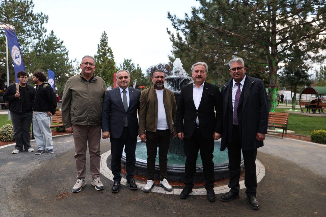 AGÜ Senatosundan Dünya Kamuoyuna Yapay Zekâ Uyarısı, ERÜ Gençlik Parkı Açıldı, Prof. Dr. Mehmet Görmez’den Konferans