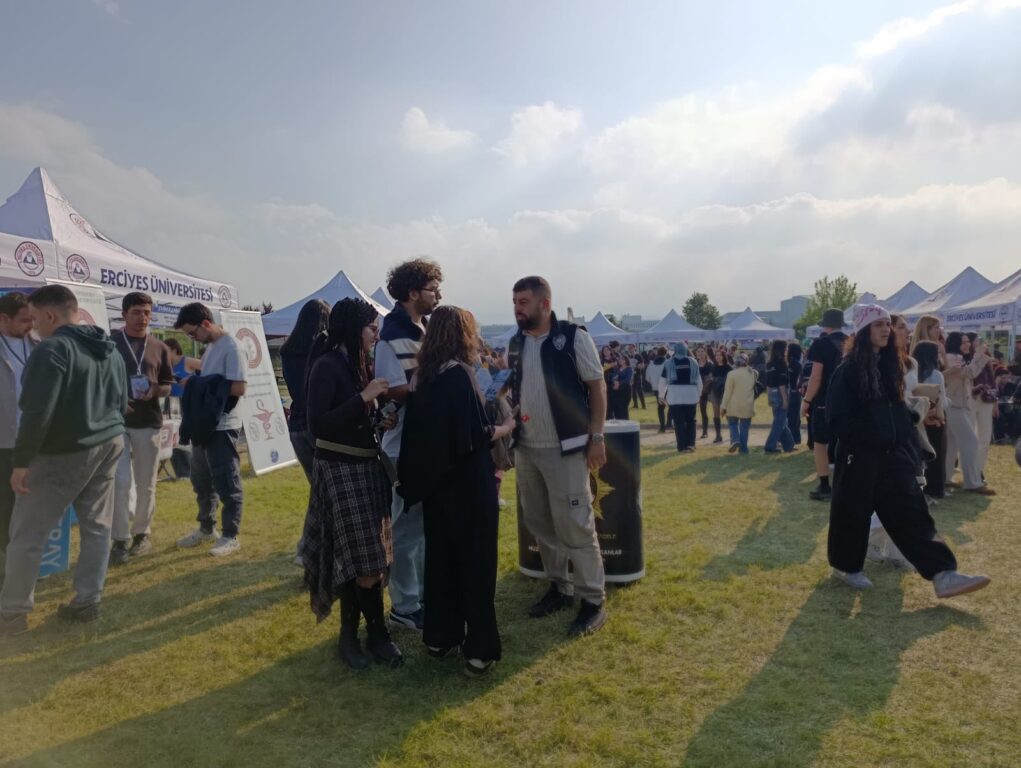 Kayseri’de üç, Türkiye’de 912 aranan yakalandı, bilgilendirme yapıldı, trafikten ceza yazıldı